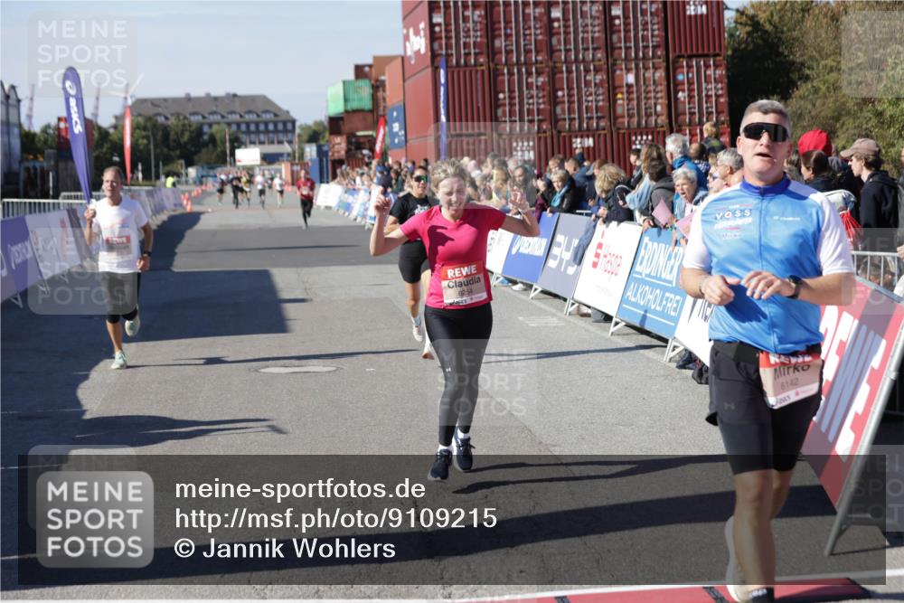 03.10.2025 - Köhlbrandbrückenlauf Jannik Wohlers http://msf.ph/oto/9109215 03.10.2025 12:59:47 Ziel 4074, 4111, 4215, 4270, 4475, 6142, 6254, 6364, 6601, 6616, 6654, 6754 meine-sportfotos.de