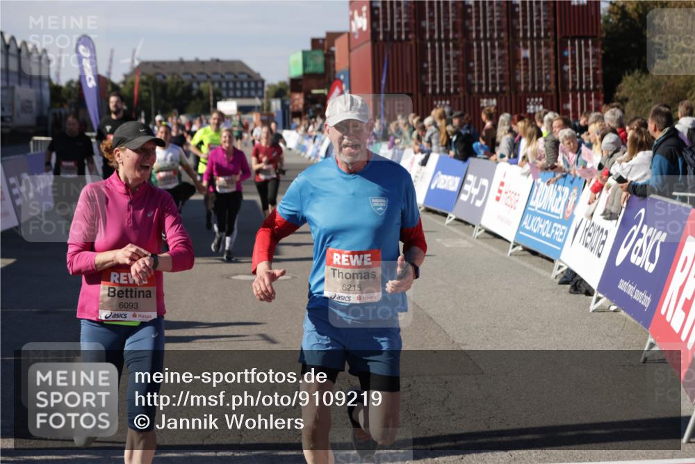03.10.2025 - Köhlbrandbrückenlauf Jannik Wohlers http://msf.ph/oto/9109219 03.10.2025 13:29:40 Ziel 4629, 4660, 4720, 4733, 5119, 5120, 5470, 5482, 6093, 6215, 6334, 6335, 6336, 6351, 6387, 6439, 6539, 6543, 6554, 6555 meine-sportfotos.de