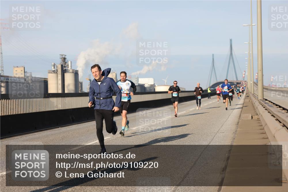 03.10.2025 - Köhlbrandbrückenlauf Lena Gebhardt http://msf.ph/oto/9109220 03.10.2025 09:41:16 Position 2 2879 meine-sportfotos.de