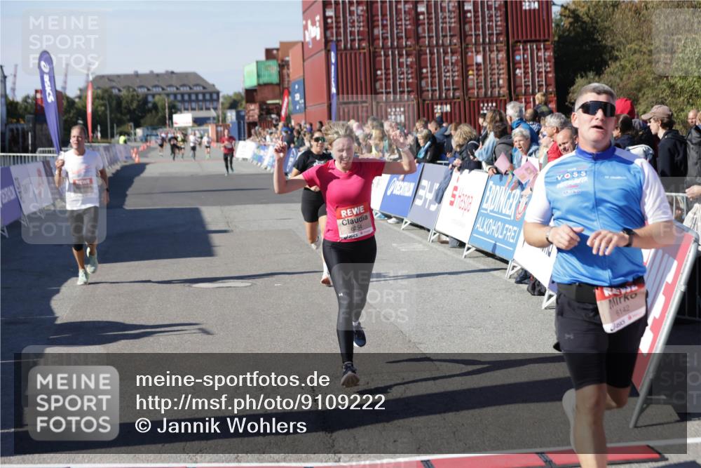 03.10.2025 - Köhlbrandbrückenlauf Jannik Wohlers http://msf.ph/oto/9109222 03.10.2025 12:59:47 Ziel 4074, 4111, 4215, 4270, 4475, 6142, 6254, 6364, 6601, 6616, 6654, 6754 meine-sportfotos.de
