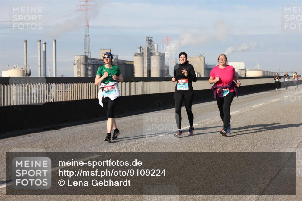 03.10.2025 - Köhlbrandbrückenlauf Lena Gebhardt http://msf.ph/oto/9109224 03.10.2025 10:14:26 Position 2 2662 meine-sportfotos.de