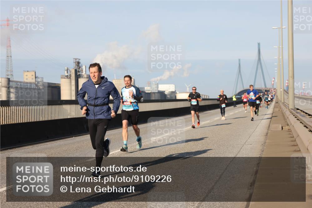 03.10.2025 - Köhlbrandbrückenlauf Lena Gebhardt http://msf.ph/oto/9109226 03.10.2025 09:41:16 Position 2  meine-sportfotos.de
