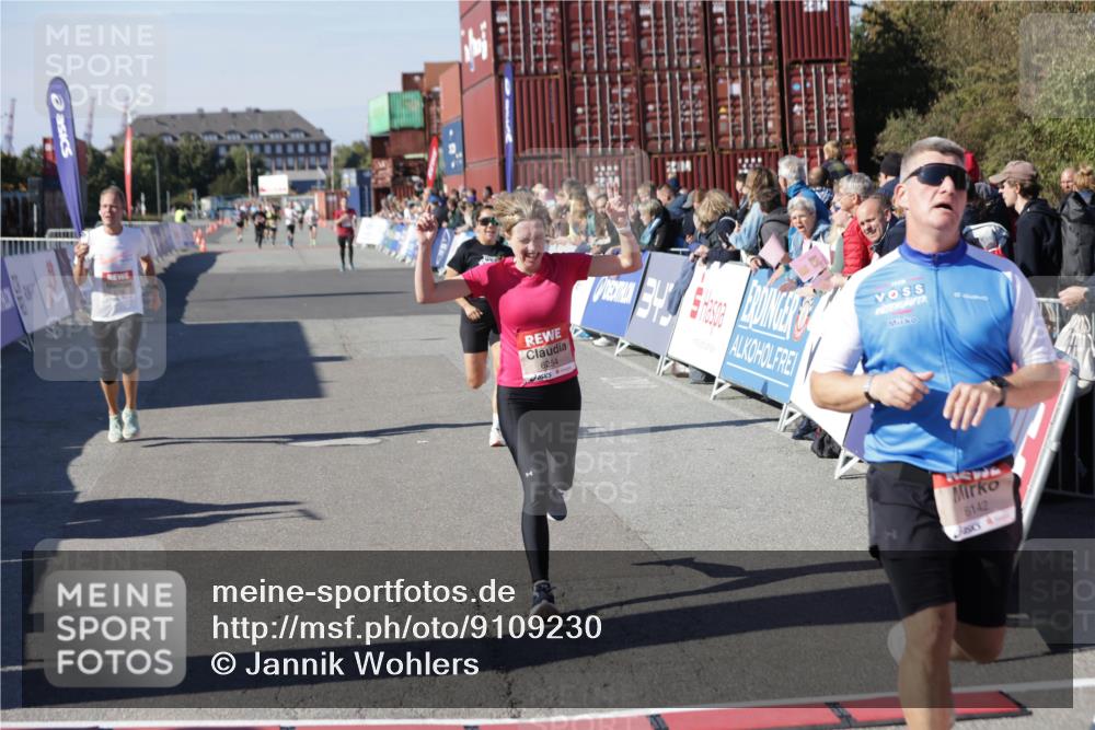 03.10.2025 - Köhlbrandbrückenlauf Jannik Wohlers http://msf.ph/oto/9109230 03.10.2025 12:59:47 Ziel 4074, 4111, 4215, 4270, 4475, 6142, 6254, 6364, 6601, 6616, 6654, 6754 meine-sportfotos.de