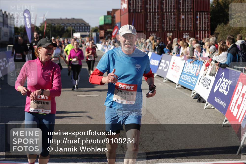 03.10.2025 - Köhlbrandbrückenlauf Jannik Wohlers http://msf.ph/oto/9109234 03.10.2025 13:29:40 Ziel 4629, 4660, 4720, 4733, 5119, 5120, 5470, 5482, 6093, 6215, 6334, 6335, 6336, 6351, 6387, 6439, 6539, 6543, 6554, 6555 meine-sportfotos.de