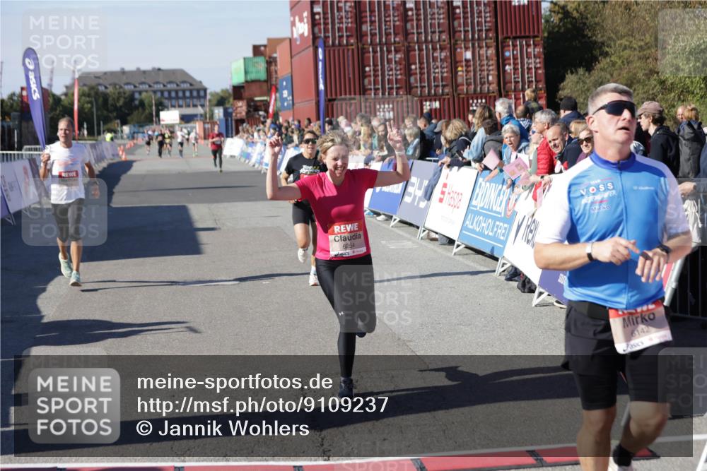 03.10.2025 - Köhlbrandbrückenlauf Jannik Wohlers http://msf.ph/oto/9109237 03.10.2025 12:59:47 Ziel 4074, 4111, 4215, 4270, 4475, 6142, 6254, 6364, 6601, 6616, 6654, 6754 meine-sportfotos.de