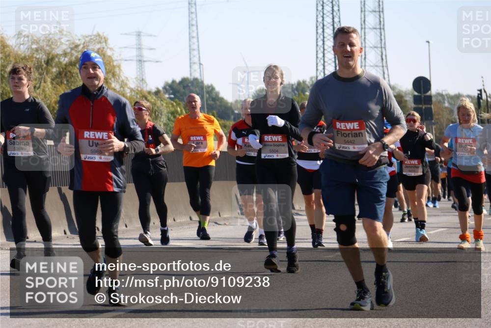 03.10.2025 - Köhlbrandbrückenlauf Strokosch-Dieckow http://msf.ph/oto/9109238 03.10.2025 12:23:57 Position 3 5421, 5504, 5369, 5985, 5442 meine-sportfotos.de