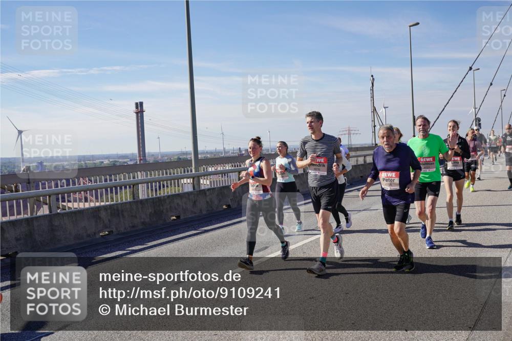 03.10.2025 - Köhlbrandbrückenlauf Michael Burmester http://msf.ph/oto/9109241 03.10.2025 12:51:49 Position 2 4756 meine-sportfotos.de