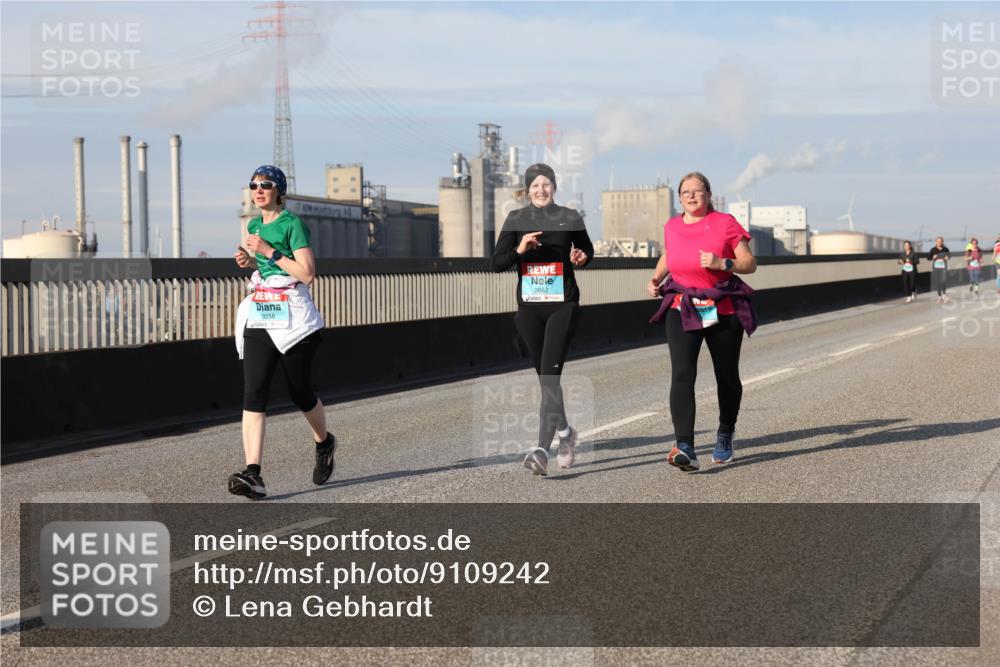 03.10.2025 - Köhlbrandbrückenlauf Lena Gebhardt http://msf.ph/oto/9109242 03.10.2025 10:14:26 Position 2 3258, 2662 meine-sportfotos.de