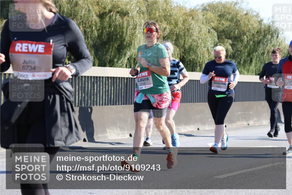 03.10.2025 - Köhlbrandbrückenlauf Strokosch-Dieckow http://msf.ph/oto/9109243 03.10.2025 12:23:58 Position 3 6734, 5142, 5253, 59 meine-sportfotos.de
