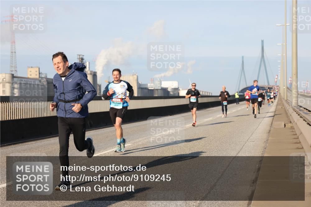 03.10.2025 - Köhlbrandbrückenlauf Lena Gebhardt http://msf.ph/oto/9109245 03.10.2025 09:41:17 Position 2 2879 meine-sportfotos.de