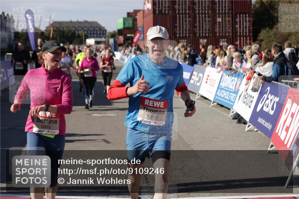 03.10.2025 - Köhlbrandbrückenlauf Jannik Wohlers http://msf.ph/oto/9109246 03.10.2025 13:29:40 Ziel 4629, 4660, 4720, 4733, 5119, 5120, 5470, 5482, 6093, 6215, 6334, 6335, 6336, 6351, 6387, 6439, 6539, 6543, 6554, 6555 meine-sportfotos.de