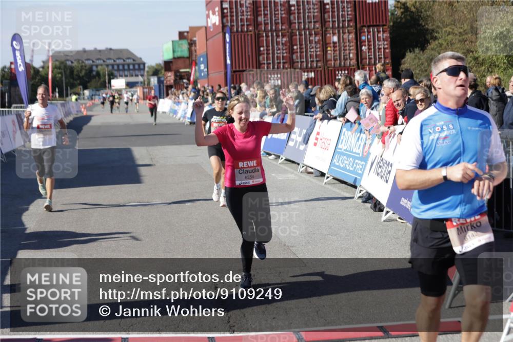 03.10.2025 - Köhlbrandbrückenlauf Jannik Wohlers http://msf.ph/oto/9109249 03.10.2025 12:59:47 Ziel 4074, 4111, 4215, 4270, 4475, 6142, 6254, 6364, 6601, 6616, 6654, 6754 meine-sportfotos.de