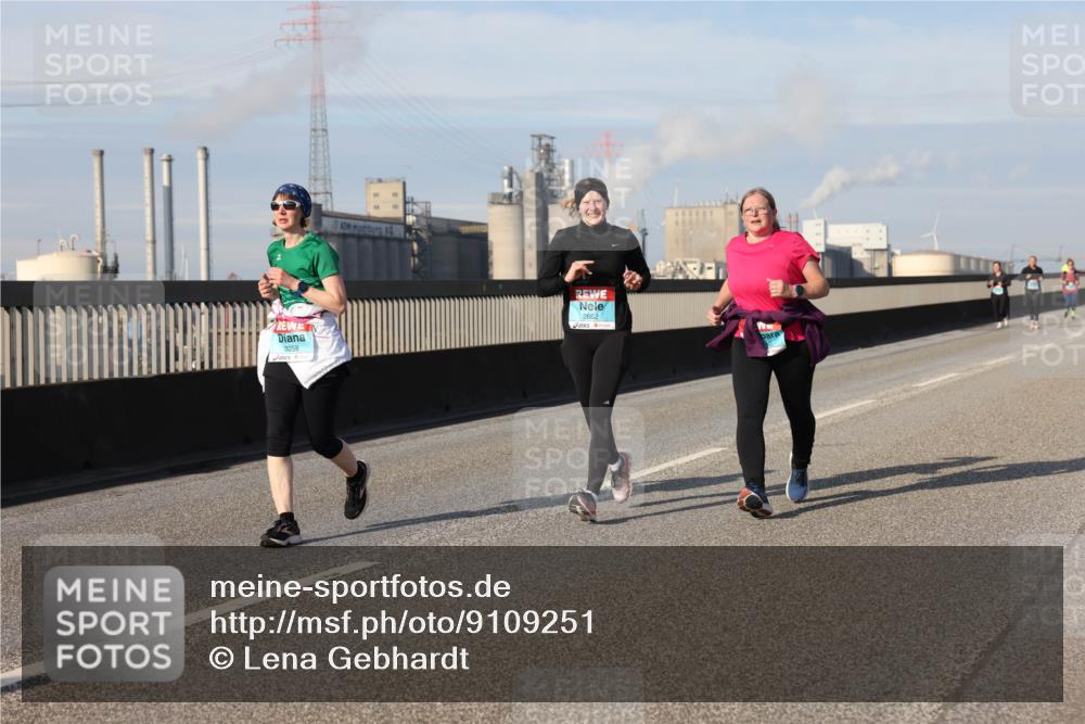 03.10.2025 - Köhlbrandbrückenlauf Lena Gebhardt http://msf.ph/oto/9109251 03.10.2025 10:14:26 Position 2 3258, 2662 meine-sportfotos.de