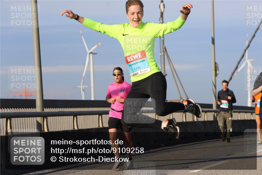 03.10.2025 - Köhlbrandbrückenlauf Strokosch-Dieckow http://msf.ph/oto/9109258 03.10.2025 09:40:22 Position 2 1110 meine-sportfotos.de