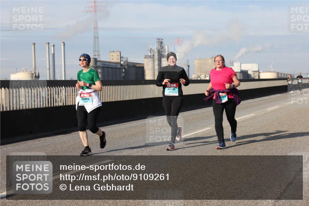 03.10.2025 - Köhlbrandbrückenlauf Lena Gebhardt http://msf.ph/oto/9109261 03.10.2025 10:14:26 Position 2 3258, 2662, 440 meine-sportfotos.de