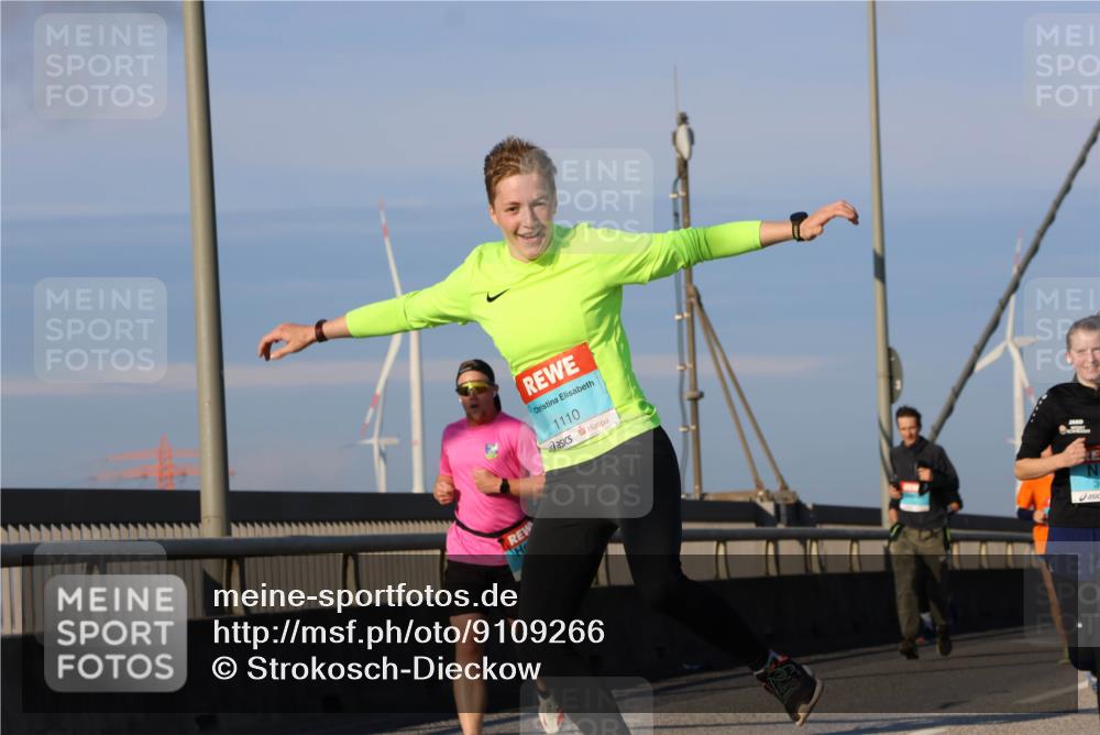03.10.2025 - Köhlbrandbrückenlauf Strokosch-Dieckow http://msf.ph/oto/9109266 03.10.2025 09:40:22 Position 2 1110 meine-sportfotos.de