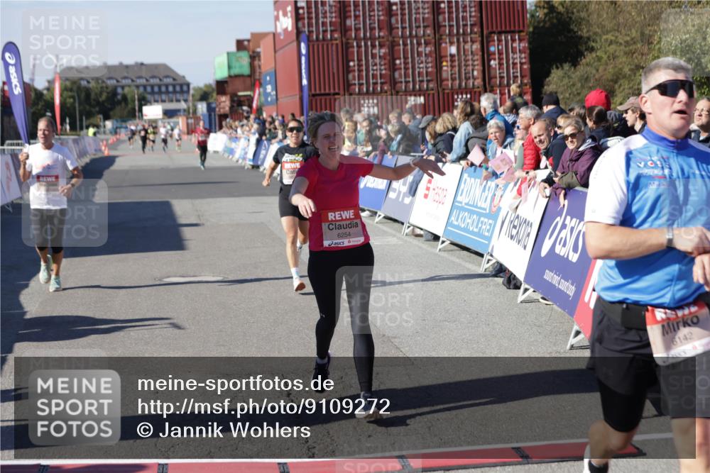 03.10.2025 - Köhlbrandbrückenlauf Jannik Wohlers http://msf.ph/oto/9109272 03.10.2025 12:59:47 Ziel 4074, 4111, 4215, 4270, 4475, 6142, 6254, 6364, 6601, 6616, 6654, 6754 meine-sportfotos.de