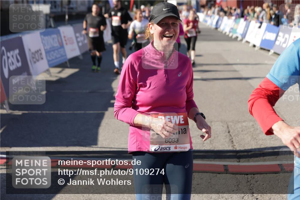 03.10.2025 - Köhlbrandbrückenlauf Jannik Wohlers http://msf.ph/oto/9109274 03.10.2025 13:29:41 Ziel 4629, 4660, 4720, 4733, 5119, 5120, 5260, 5470, 5482, 6093, 6215, 6334, 6335, 6336, 6387, 6439, 6539, 6543, 6554, 6555 meine-sportfotos.de