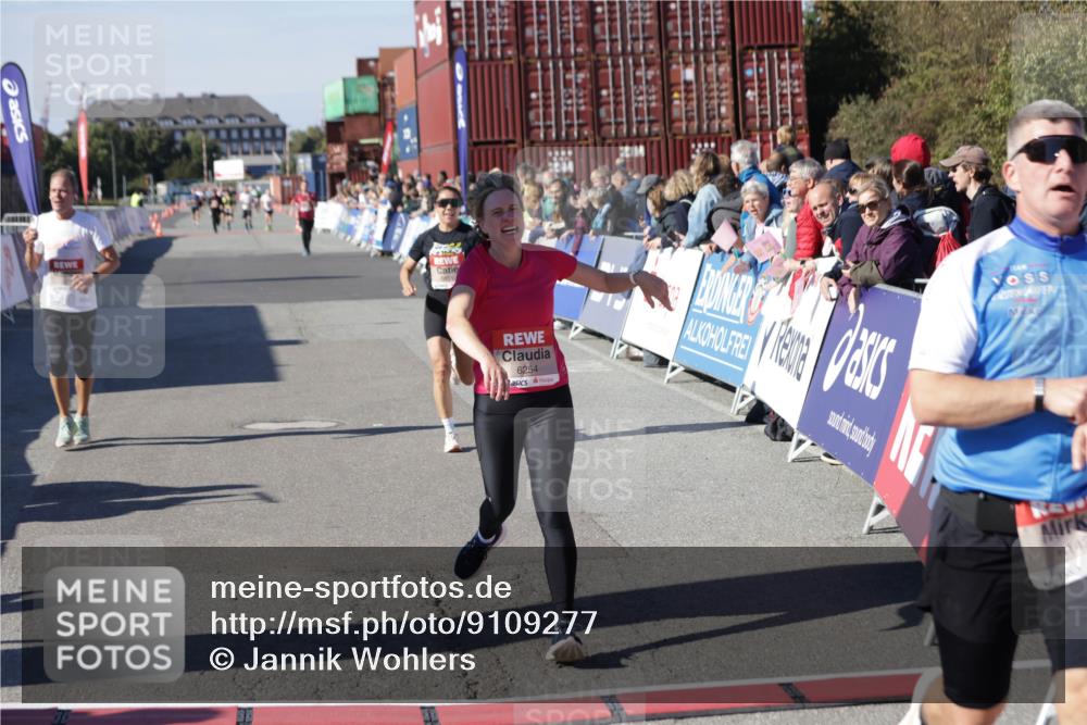 03.10.2025 - Köhlbrandbrückenlauf Jannik Wohlers http://msf.ph/oto/9109277 03.10.2025 12:59:47 Ziel 4074, 4111, 4215, 4270, 4475, 6142, 6254, 6364, 6601, 6616, 6654, 6754 meine-sportfotos.de