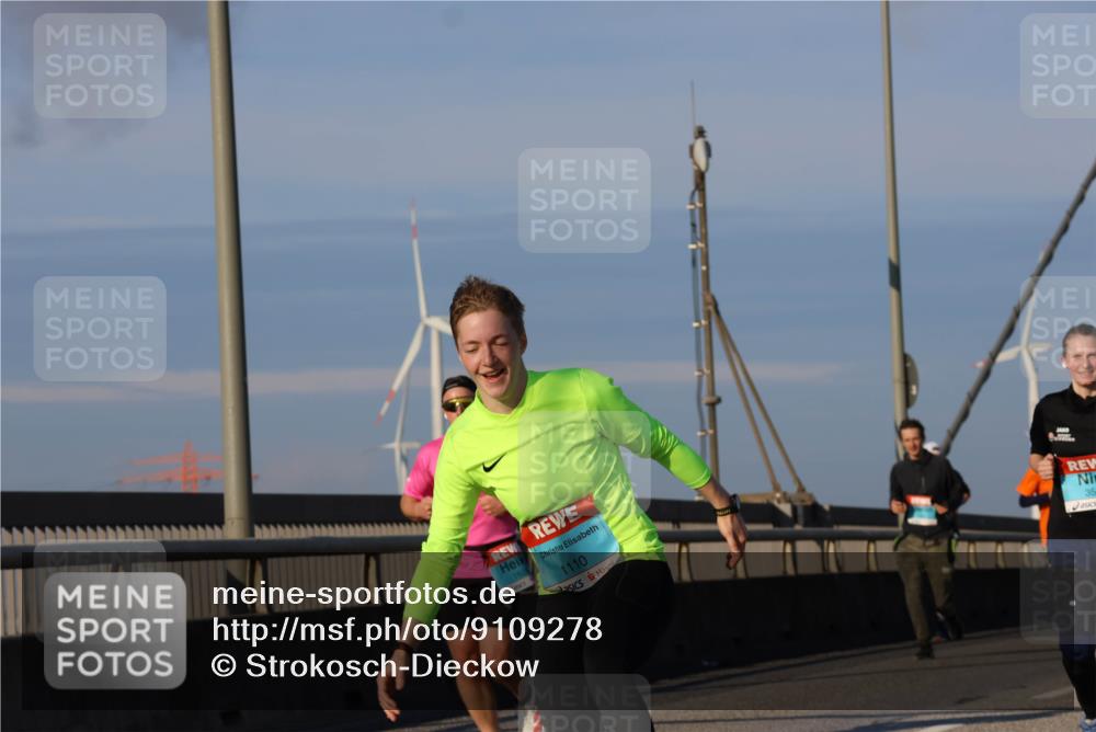 03.10.2025 - Köhlbrandbrückenlauf Strokosch-Dieckow http://msf.ph/oto/9109278 03.10.2025 09:40:22 Position 2 1110, 35 meine-sportfotos.de