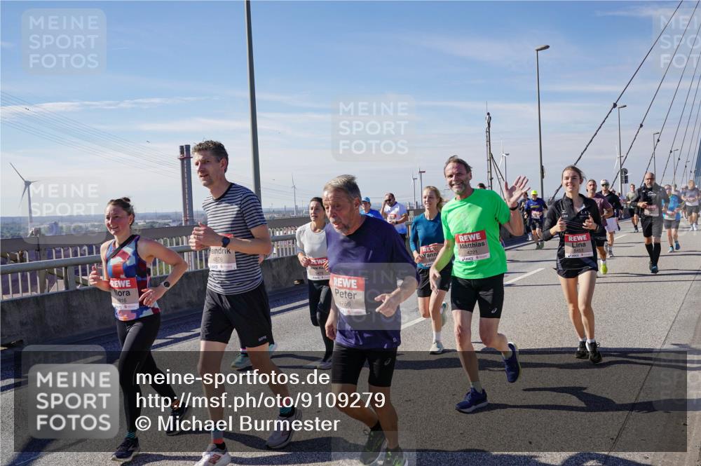 03.10.2025 - Köhlbrandbrückenlauf Michael Burmester http://msf.ph/oto/9109279 03.10.2025 12:51:50 Position 2 816, 4876, 4756, 4721 meine-sportfotos.de
