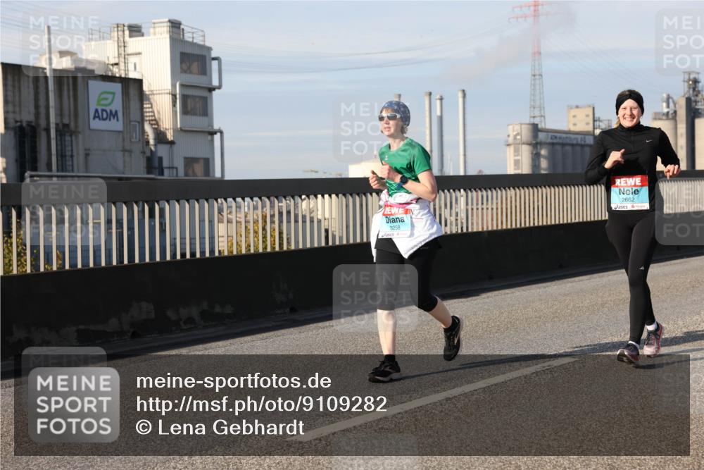 03.10.2025 - Köhlbrandbrückenlauf Lena Gebhardt http://msf.ph/oto/9109282 03.10.2025 10:14:27 Position 2 3258, 2662 meine-sportfotos.de
