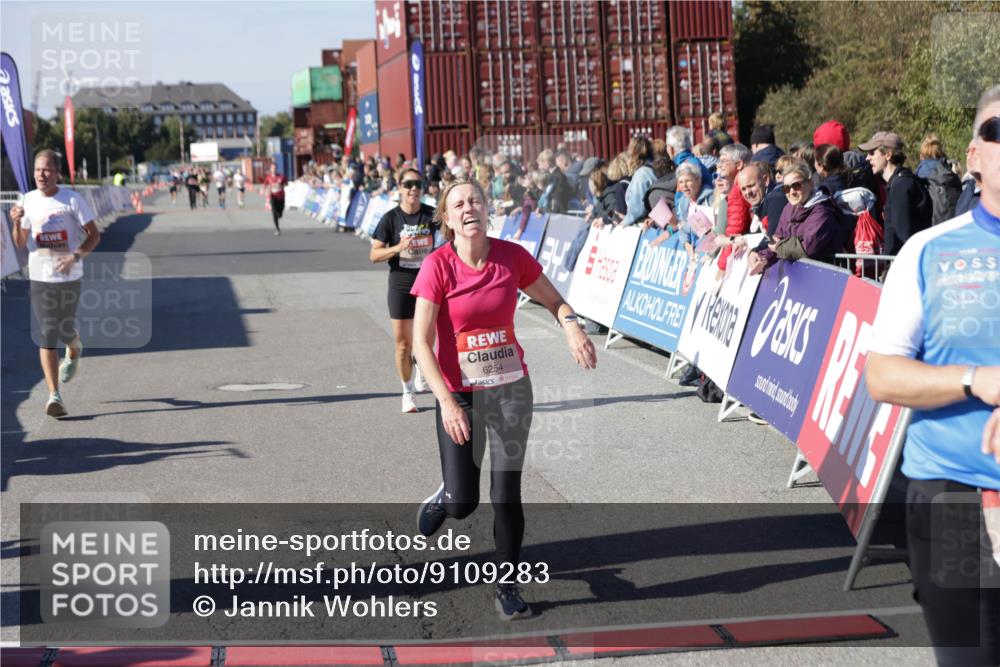 03.10.2025 - Köhlbrandbrückenlauf Jannik Wohlers http://msf.ph/oto/9109283 03.10.2025 12:59:47 Ziel 4074, 4111, 4215, 4270, 4475, 6142, 6254, 6364, 6601, 6616, 6654, 6754 meine-sportfotos.de