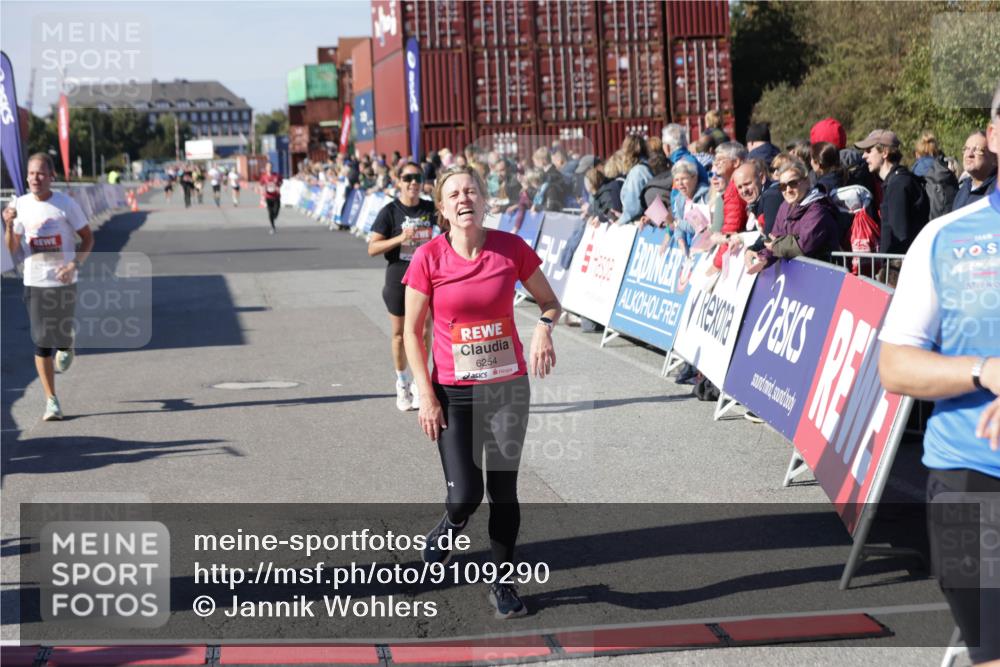 03.10.2025 - Köhlbrandbrückenlauf Jannik Wohlers http://msf.ph/oto/9109290 03.10.2025 12:59:47 Ziel 4074, 4111, 4215, 4270, 4475, 6142, 6254, 6364, 6601, 6616, 6654, 6754 meine-sportfotos.de