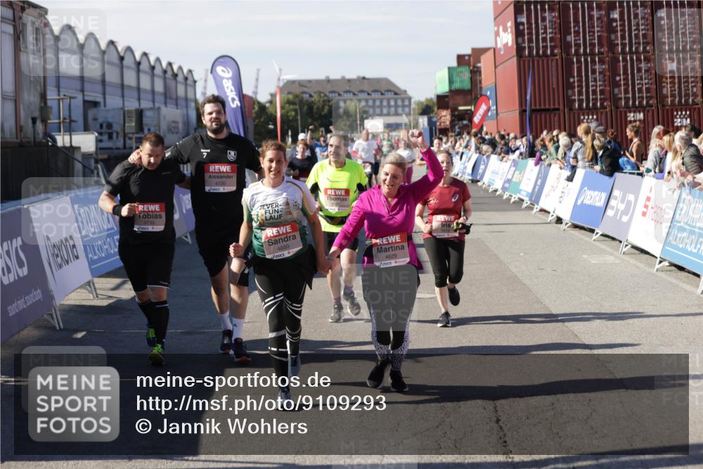 03.10.2025 - Köhlbrandbrückenlauf Jannik Wohlers http://msf.ph/oto/9109293 03.10.2025 13:29:43 Ziel 4629, 4660, 4720, 4733, 5119, 5120, 5260, 5333, 5482, 5574, 6093, 6215, 6387, 6439, 6543, 6554, 6555 meine-sportfotos.de