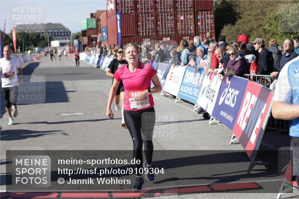 03.10.2025 - Köhlbrandbrückenlauf Jannik Wohlers http://msf.ph/oto/9109304 03.10.2025 12:59:48 Ziel 4074, 4111, 4215, 4270, 6142, 6254, 6364, 6601, 6616, 6654, 6754 meine-sportfotos.de