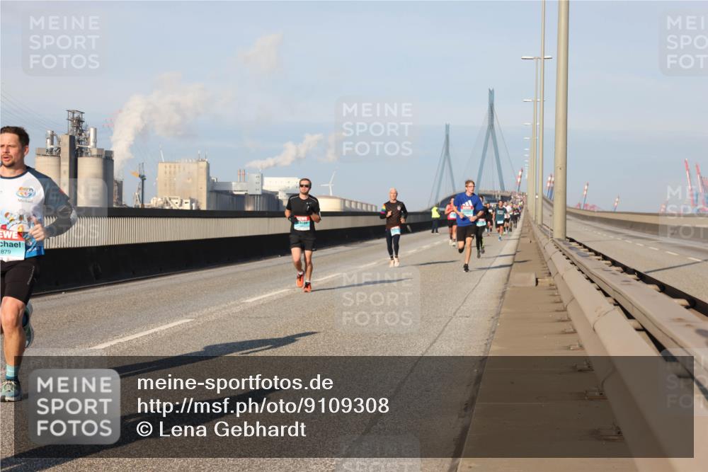 03.10.2025 - Köhlbrandbrückenlauf Lena Gebhardt http://msf.ph/oto/9109308 03.10.2025 09:41:18 Position 2 879 meine-sportfotos.de