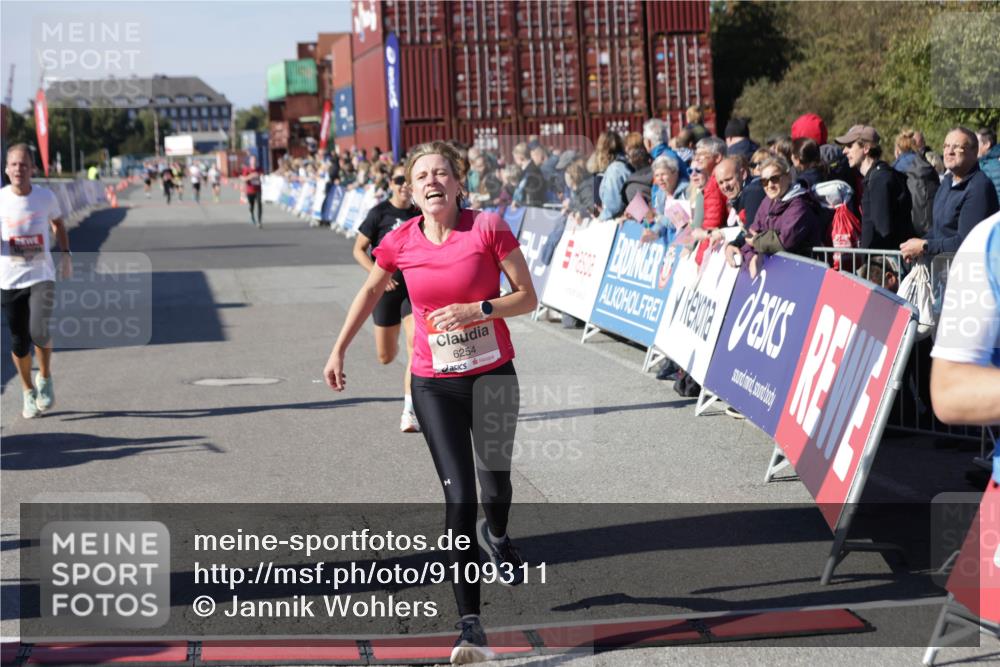 03.10.2025 - Köhlbrandbrückenlauf Jannik Wohlers http://msf.ph/oto/9109311 03.10.2025 12:59:48 Ziel 4074, 4111, 4215, 4270, 6142, 6254, 6364, 6601, 6616, 6654, 6754 meine-sportfotos.de