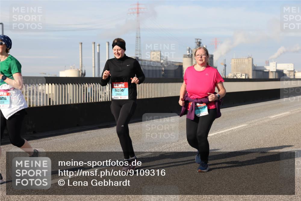 03.10.2025 - Köhlbrandbrückenlauf Lena Gebhardt http://msf.ph/oto/9109316 03.10.2025 10:14:28 Position 2 258, 5, 2662, 2, 2440 meine-sportfotos.de