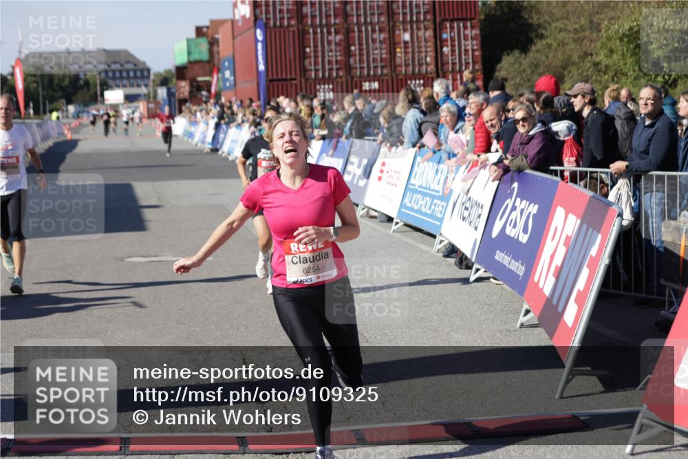 03.10.2025 - Köhlbrandbrückenlauf Jannik Wohlers http://msf.ph/oto/9109325 03.10.2025 12:59:48 Ziel 4074, 4111, 4215, 4270, 6142, 6254, 6364, 6601, 6616, 6654, 6754 meine-sportfotos.de