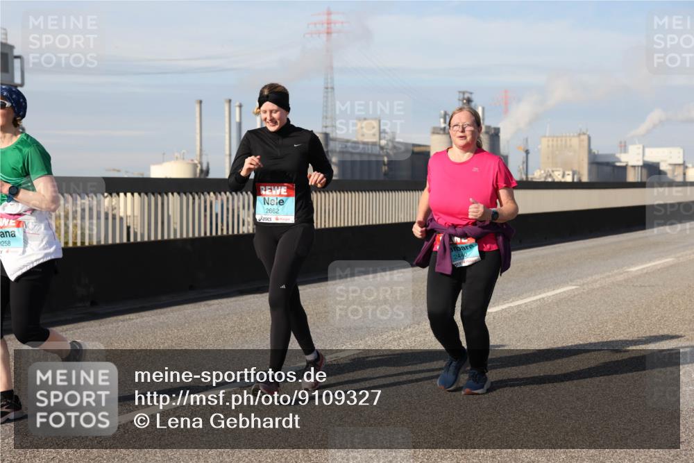 03.10.2025 - Köhlbrandbrückenlauf Lena Gebhardt http://msf.ph/oto/9109327 03.10.2025 10:14:28 Position 2 3258, 2662, 2440, 513 meine-sportfotos.de