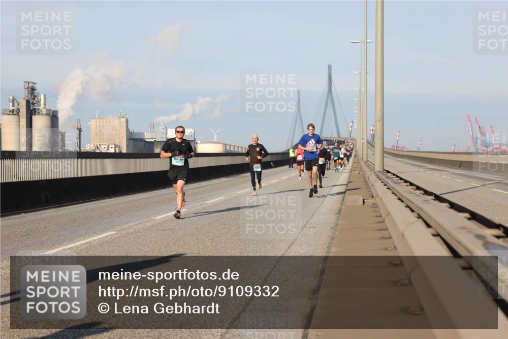 03.10.2025 - Köhlbrandbrückenlauf Lena Gebhardt http://msf.ph/oto/9109332 03.10.2025 09:41:18 Position 2  meine-sportfotos.de