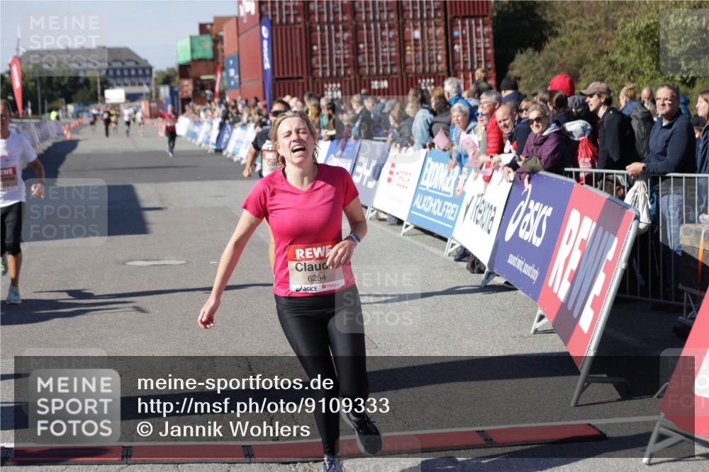 03.10.2025 - Köhlbrandbrückenlauf Jannik Wohlers http://msf.ph/oto/9109333 03.10.2025 12:59:48 Ziel 4074, 4111, 4215, 4270, 6142, 6254, 6364, 6601, 6616, 6654, 6754 meine-sportfotos.de