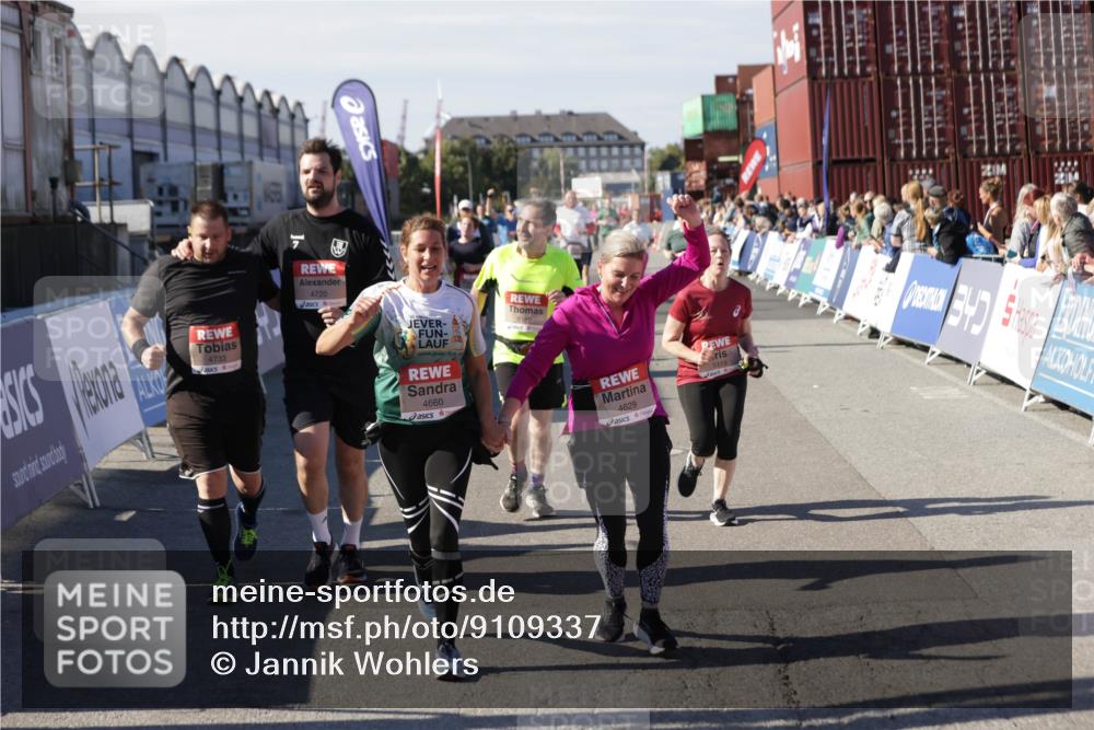 03.10.2025 - Köhlbrandbrückenlauf Jannik Wohlers http://msf.ph/oto/9109337 03.10.2025 13:29:43 Ziel 4629, 4660, 4720, 4733, 5119, 5120, 5260, 5333, 5482, 5574, 6093, 6215, 6387, 6439, 6543, 6554, 6555 meine-sportfotos.de