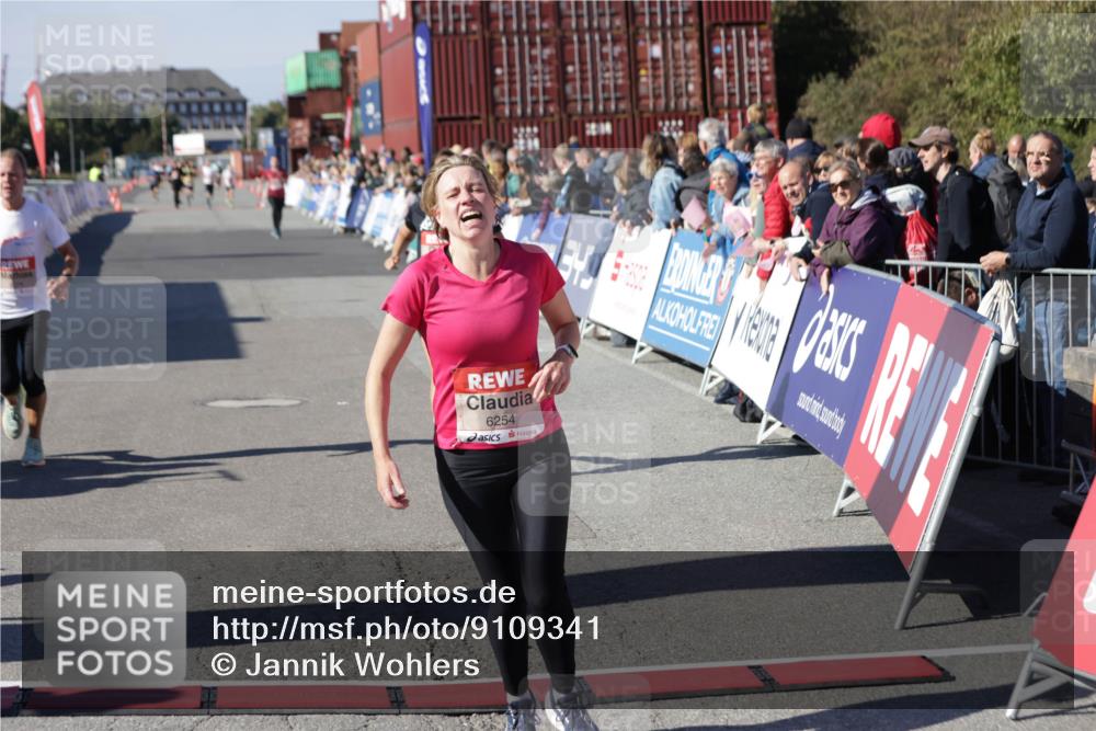 03.10.2025 - Köhlbrandbrückenlauf Jannik Wohlers http://msf.ph/oto/9109341 03.10.2025 12:59:48 Ziel 4074, 4111, 4215, 4270, 6142, 6254, 6364, 6601, 6616, 6654, 6754 meine-sportfotos.de