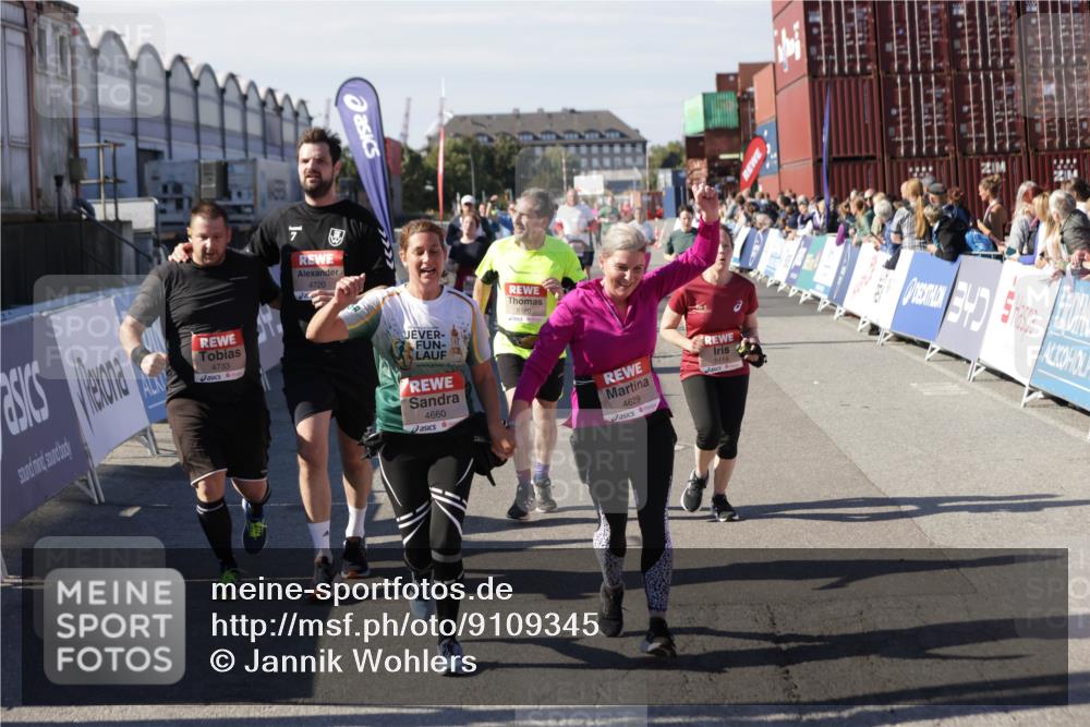 03.10.2025 - Köhlbrandbrückenlauf Jannik Wohlers http://msf.ph/oto/9109345 03.10.2025 13:29:43 Ziel 4629, 4660, 4720, 4733, 5119, 5120, 5260, 5333, 5482, 5574, 6093, 6215, 6387, 6439, 6543, 6554, 6555 meine-sportfotos.de