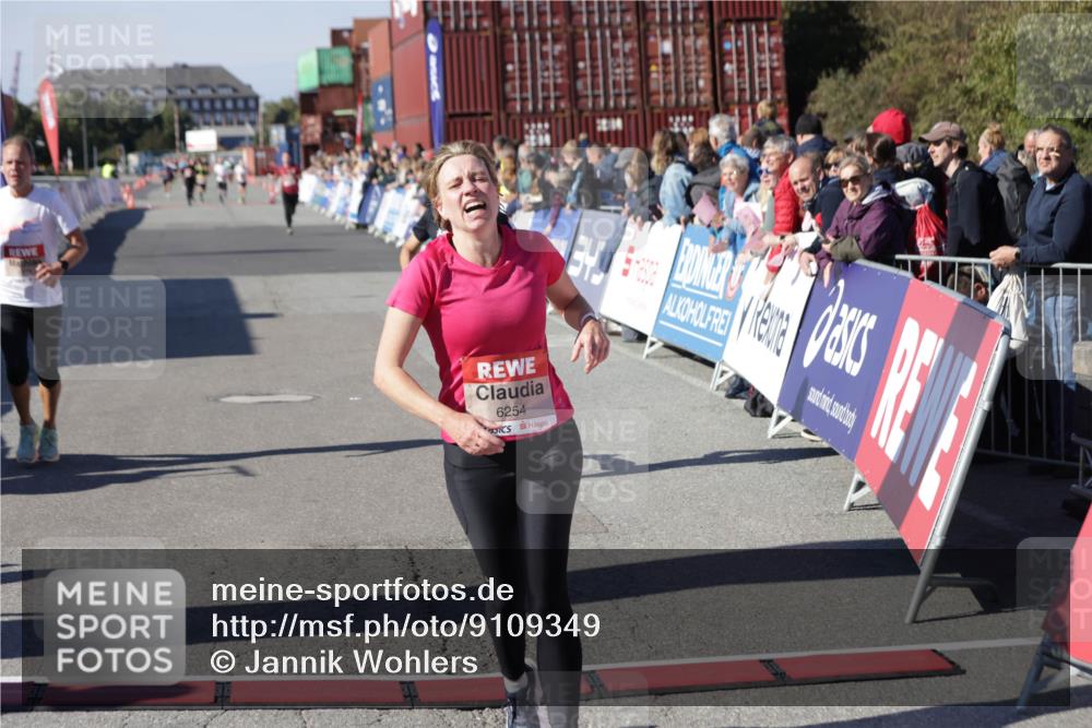 03.10.2025 - Köhlbrandbrückenlauf Jannik Wohlers http://msf.ph/oto/9109349 03.10.2025 12:59:48 Ziel 4074, 4111, 4215, 4270, 6142, 6254, 6364, 6601, 6616, 6654, 6754 meine-sportfotos.de