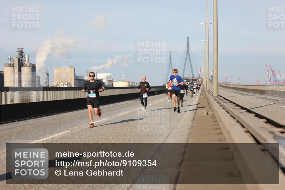 03.10.2025 - Köhlbrandbrückenlauf Lena Gebhardt http://msf.ph/oto/9109354 03.10.2025 09:41:19 Position 2  meine-sportfotos.de