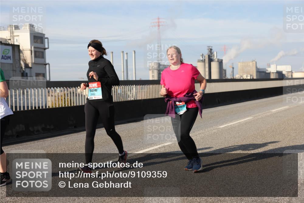 03.10.2025 - Köhlbrandbrückenlauf Lena Gebhardt http://msf.ph/oto/9109359 03.10.2025 10:14:28 Position 2 2662, 2440 meine-sportfotos.de