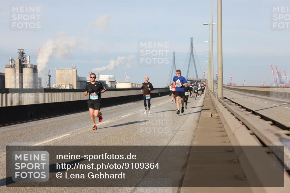 03.10.2025 - Köhlbrandbrückenlauf Lena Gebhardt http://msf.ph/oto/9109364 03.10.2025 09:41:19 Position 2  meine-sportfotos.de