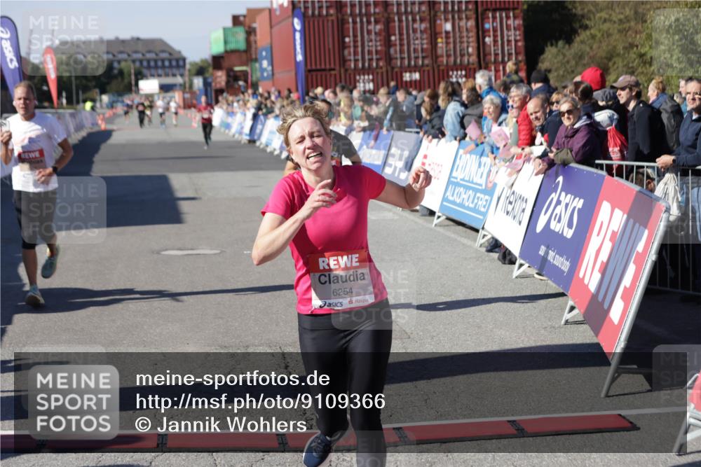 03.10.2025 - Köhlbrandbrückenlauf Jannik Wohlers http://msf.ph/oto/9109366 03.10.2025 12:59:48 Ziel 4074, 4111, 4215, 4270, 6142, 6254, 6364, 6601, 6616, 6654, 6754 meine-sportfotos.de