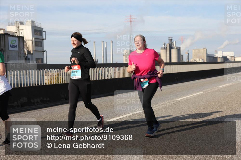03.10.2025 - Köhlbrandbrückenlauf Lena Gebhardt http://msf.ph/oto/9109368 03.10.2025 10:14:28 Position 2 2662, 2440 meine-sportfotos.de