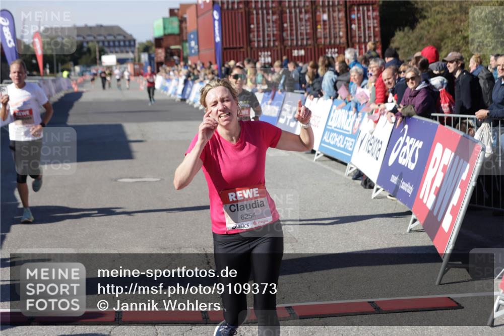 03.10.2025 - Köhlbrandbrückenlauf Jannik Wohlers http://msf.ph/oto/9109373 03.10.2025 12:59:48 Ziel 4074, 4111, 4215, 4270, 6142, 6254, 6364, 6601, 6616, 6654, 6754 meine-sportfotos.de