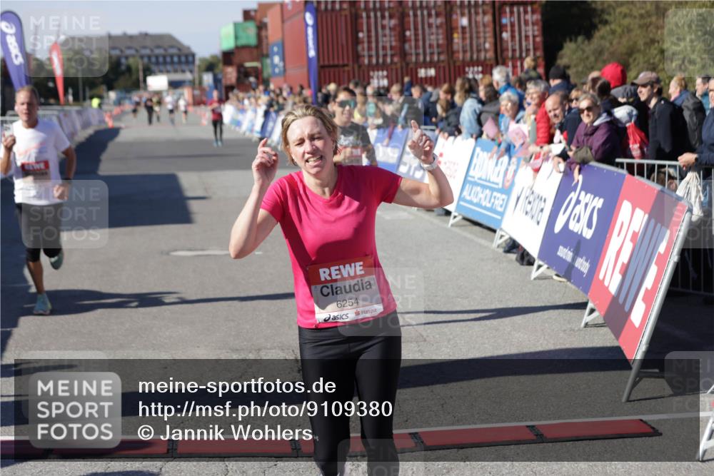 03.10.2025 - Köhlbrandbrückenlauf Jannik Wohlers http://msf.ph/oto/9109380 03.10.2025 12:59:48 Ziel 4074, 4111, 4215, 4270, 6142, 6254, 6364, 6601, 6616, 6654, 6754 meine-sportfotos.de