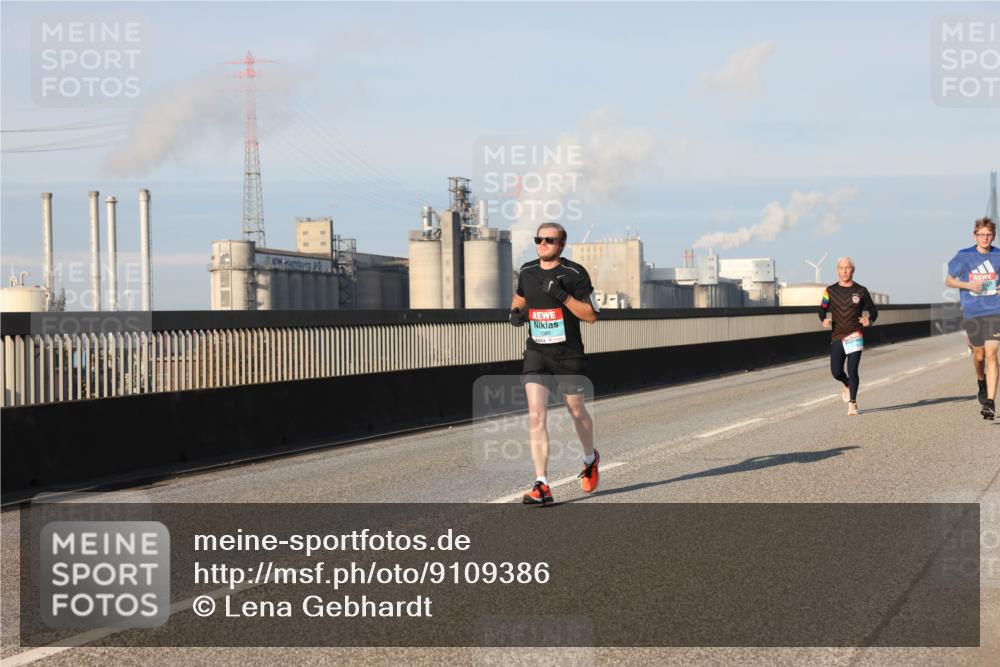 03.10.2025 - Köhlbrandbrückenlauf Lena Gebhardt http://msf.ph/oto/9109386 03.10.2025 09:41:20 Position 2 4, 1085 meine-sportfotos.de