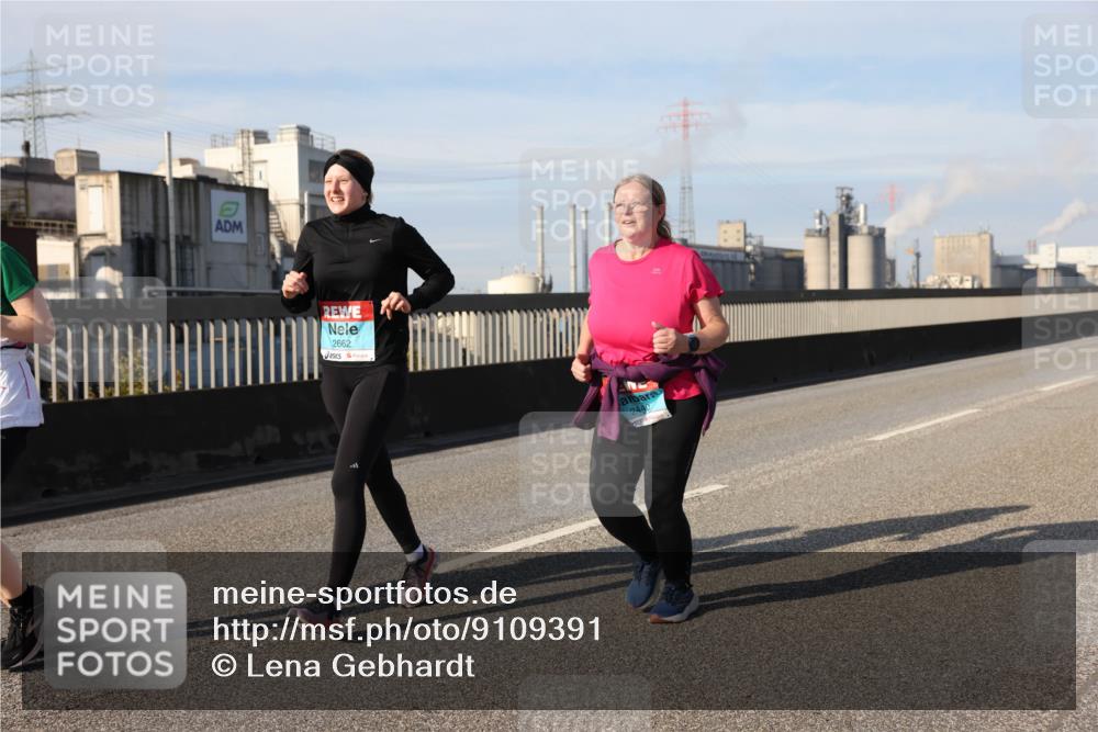03.10.2025 - Köhlbrandbrückenlauf Lena Gebhardt http://msf.ph/oto/9109391 03.10.2025 10:14:28 Position 2 2662, 2440 meine-sportfotos.de